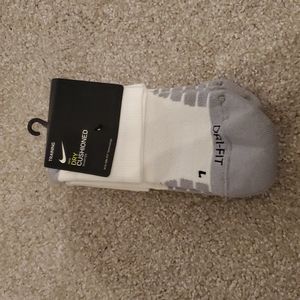 Nike dri-fit Quarter Sock 8-12